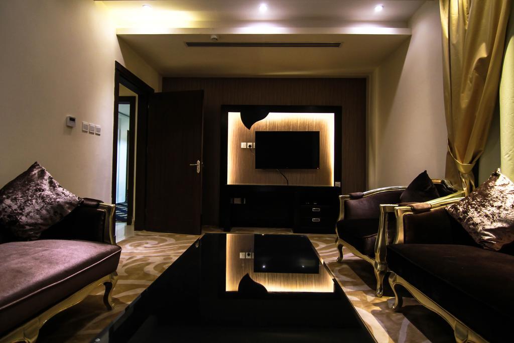 Rest Night Hotel Apartment Riadh Zimmer foto A living room in a house in India