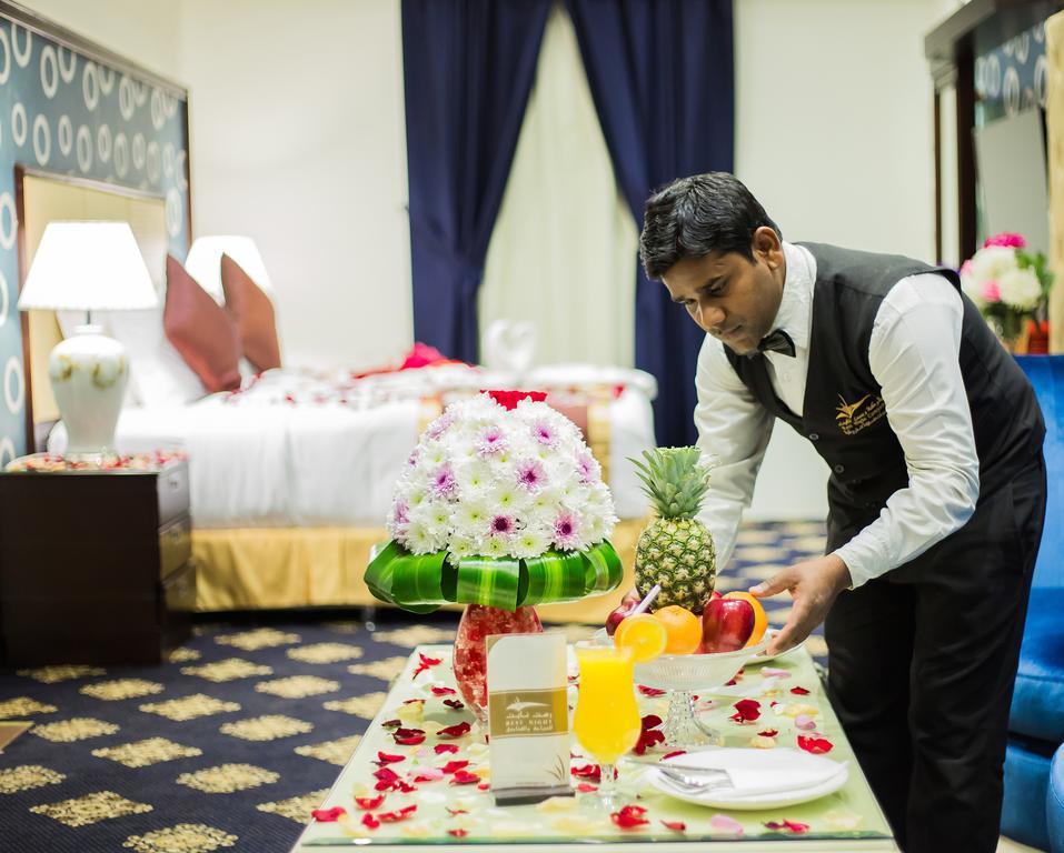 Rest Night Hotel Apartment Riadh Exterior foto A room service attendant at work